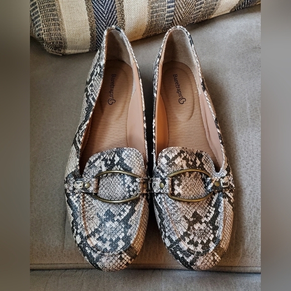 Baretraps Kellye Snake Retile Print Vegan Loafers Slip On Womens Size 9.5 M EUC - Picture 2 of 10